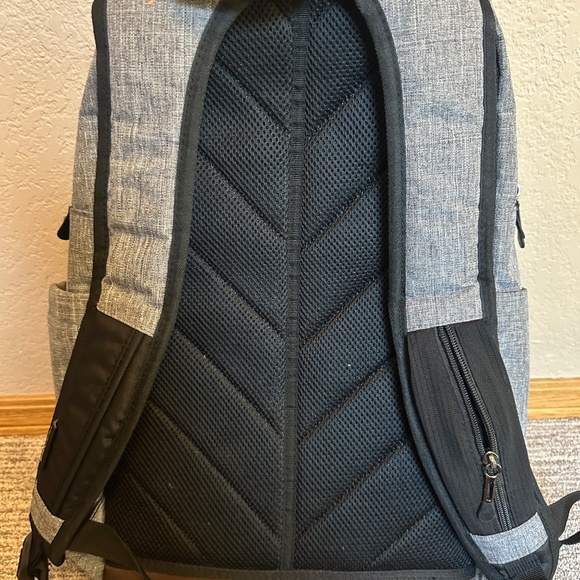 Bondka Heavy duty padded Laptop Backpack EUC - Picture 9 of 9